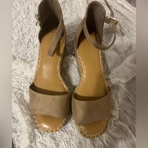 Kelly & Katie Federick Taupe Micro Suede Espadrille Wedge Heels Platform Sandals